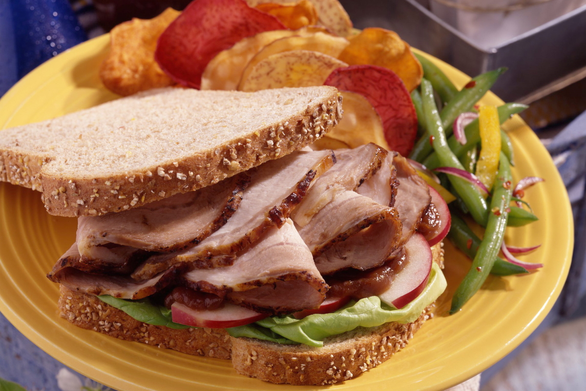 Marinated Pork and Spicy Apple Butter Sandwiches | Prairie Fresh®